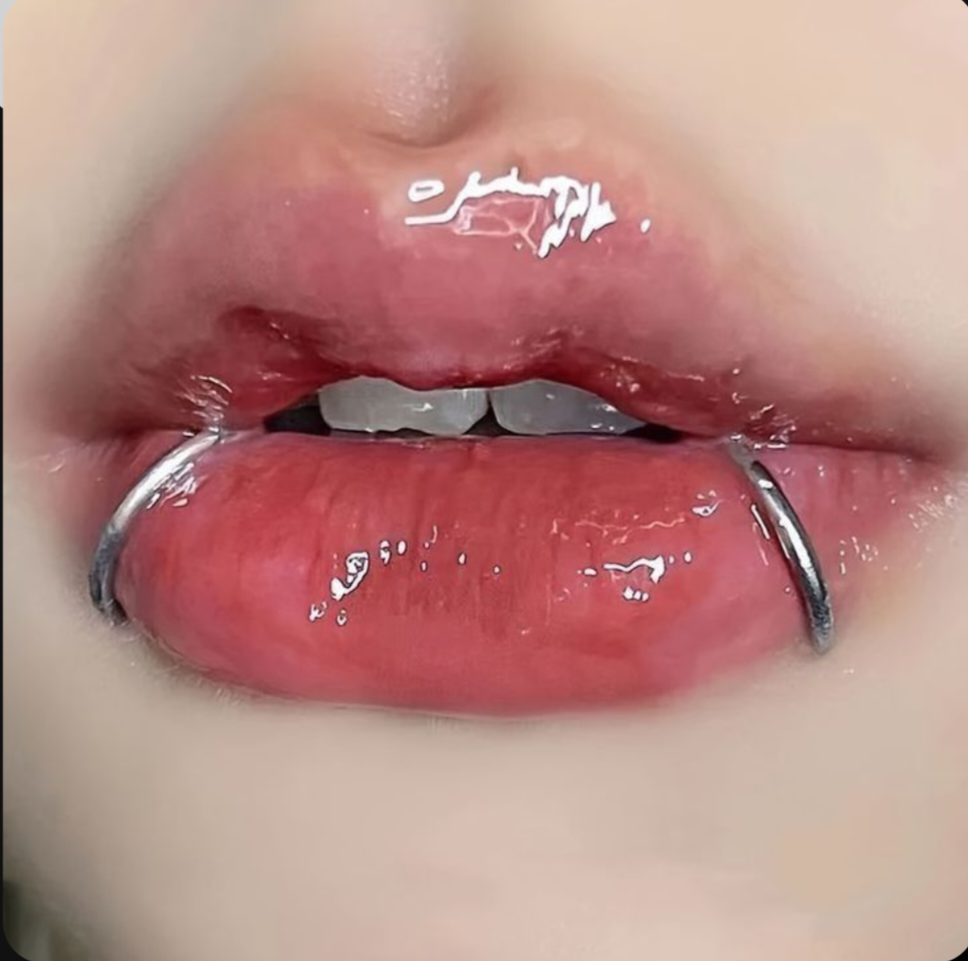 False lip rings