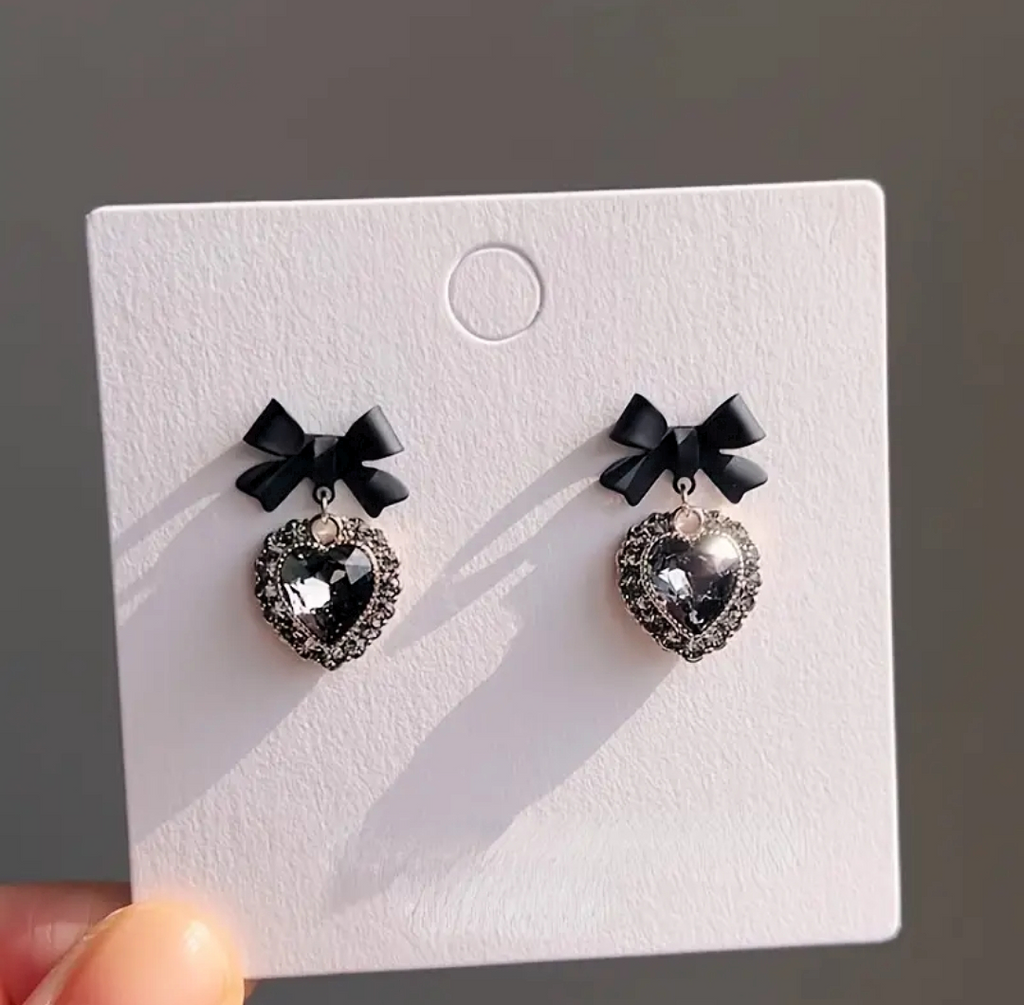 Black Diamond Heart Earings