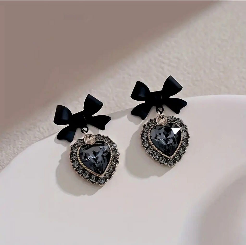 Black Diamond Heart Earings