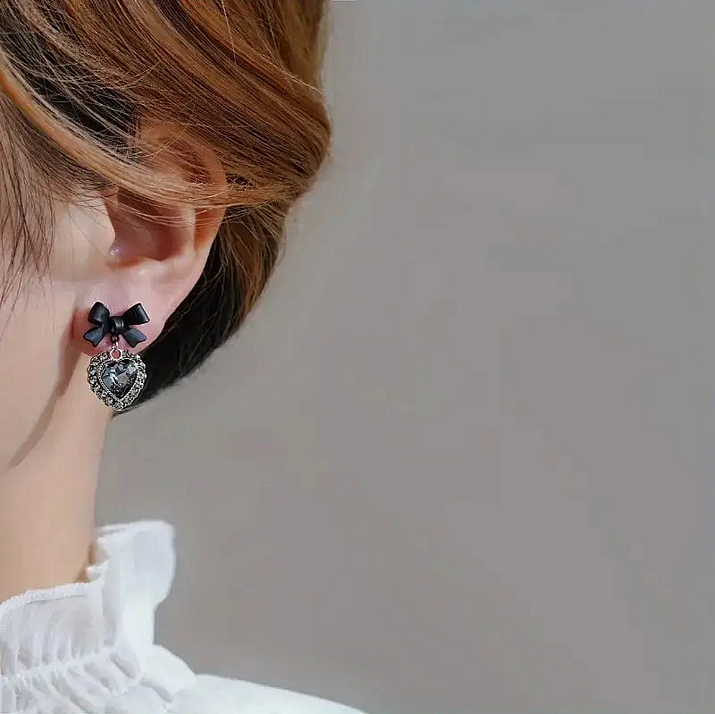 Black Diamond Heart Earings