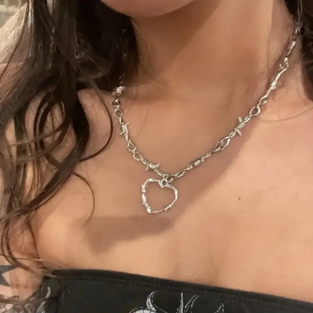 Velvet Thorns Necklace