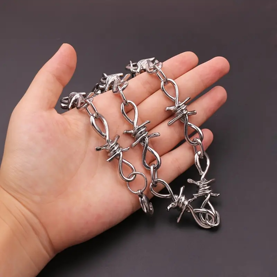 Barbed iron necklace