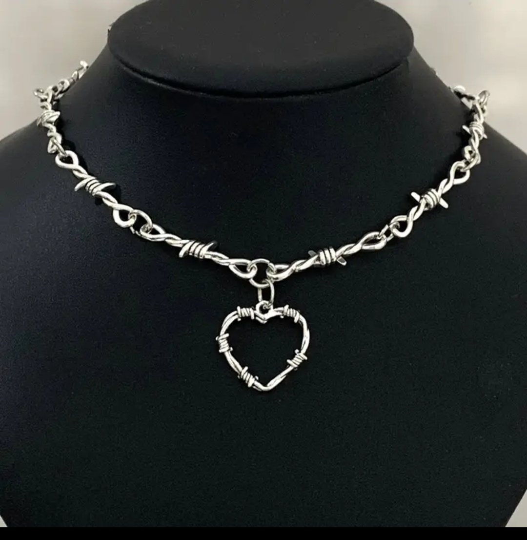 Velvet Thorns Necklace