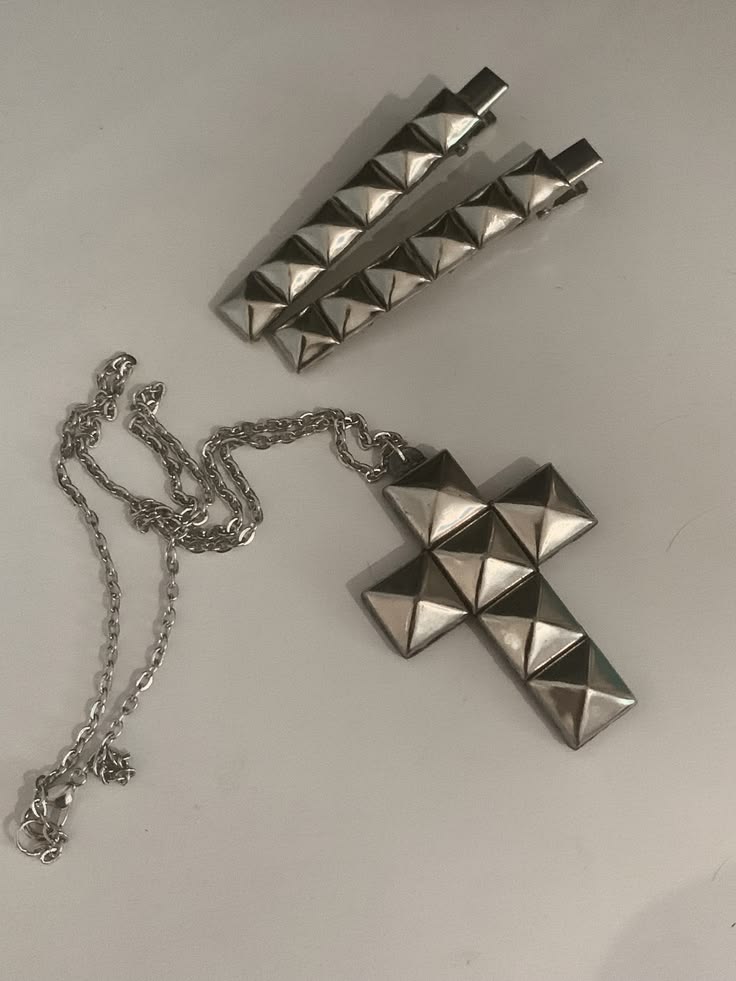 40/120 Pcs Silver Square Rivet Studs